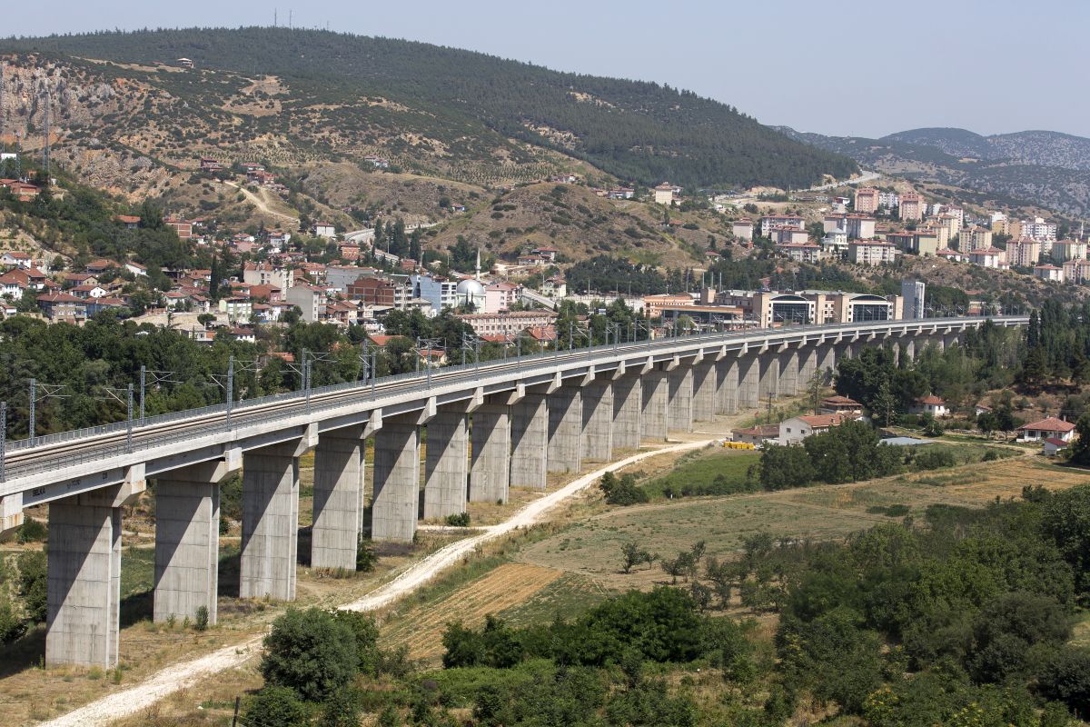 ANKARA-İSTANBUL HIZLI TREN DEMİRYOLU ESKİŞEHİR-KÖSEKÖY ve KÖSEKÖY-GEBZE KESİMLERİ 4