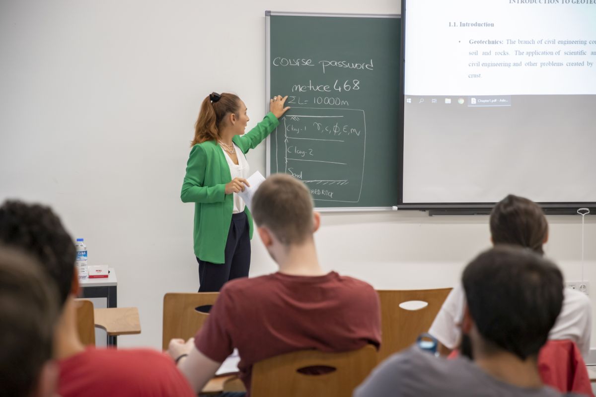 ODTÜ YÜKSEL PROJE AMFİSİ 8